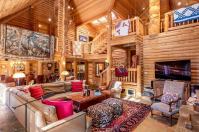 Cozy and Luxurious Alpine Log Home Chalet